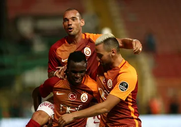 Galatasaraylı yıldıza uyarı! Gece gezmesi...
