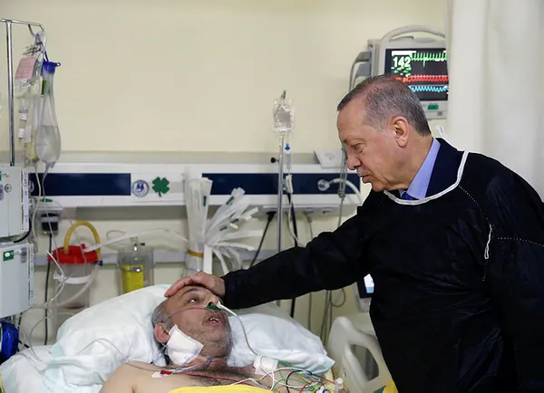 Son dakika: Başkan Erdoğan, Kartal’da enkaz bölgesinde incelemelerde bulundu