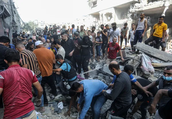 İsrail yardım TIR'larının giriş yaptığı Refah kentini vurdu! Zalimler Kudüs Hastanesi'nin çevresine bomba yağdırdı - 5