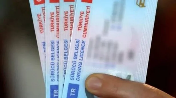 ehliyeti-olan-herkesi-ilgilendiriyor-son-10-gun-uyarisi-yapildi-7-bin-tlyi-asacak-duyan-nufus-mudurluklerine-k-1753091099529.jpg A Haber Foto Arşiv