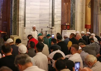 Aileler İstanbul'da Gazze için sabah namazında bir araya geldi