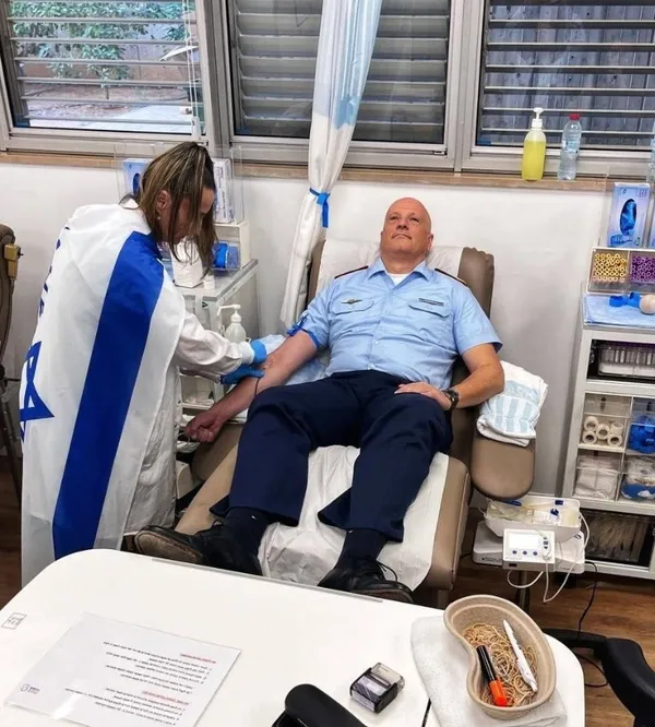 Alman Hava Kuvvetleri Komutanı Ingo Gerhartz katil İsrail askerleri için kan verdi