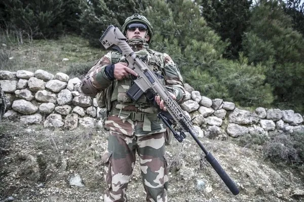 Komandolar sınırda tatbikat yaptı