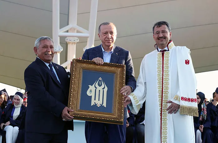 baskan-erdogan-ekonomik-istikrar-mucadelesini-zaferle-sonuclandiracagiz-1658682565412.jpg Başkan Erdoğan: Ekonomik istikrar mücadelesini zaferle sonuçlandıracağız - 6