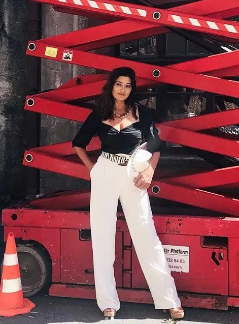 Nurgül Yeşilçay son pozuyla sosyal medyayı salladı! Nurgül Yeşilçay’dan olay fotoğraf