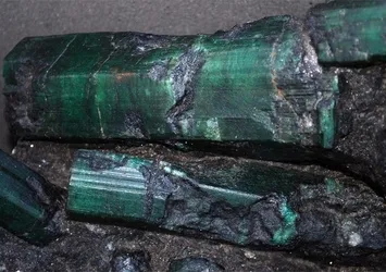 Lanetli zümrüt! Kimin eline geçtiyse hayatı mahvoldu