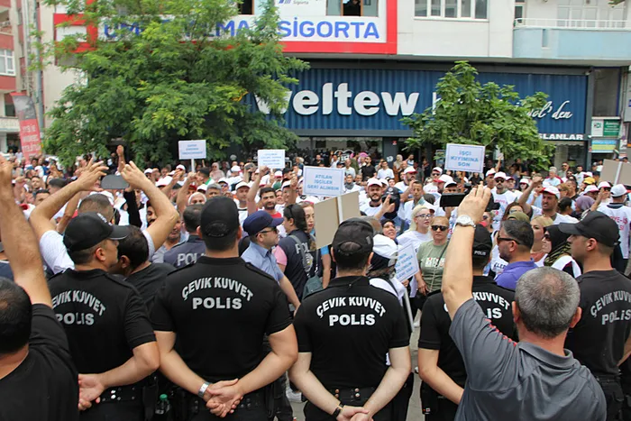 DEM’li Iğdır Belediyesi’nde işçi kıyımı! 204 kişi SMS ile işten çıkarıldı...