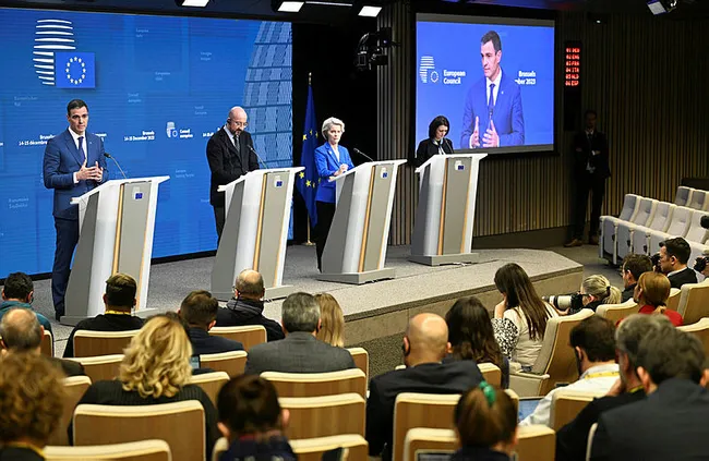 ab-zirvesinden-yine-gazzede-ateskes-cagrisi-cikmadi-1702660449334.jpg AB zirvesinden yine "Gazze'de ateşkes" çağrısı çıkmadı - 2