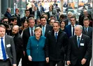 Merkel ve Miçotakise Berlin’de şok!