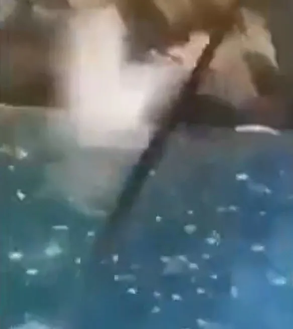 ucurumdan-atlayan-eski-futbolcu-mourad-lamrabatte-hayatini-kaybetti-olume-giden-atlayisi-esi-saniye-saniye-kay-1652854754136.jpg Uçurumdan atlayan eski futbolcu Mourad Lamrabatte hayatını kaybetti! Ölüme giden atlayışı eşi saniye saniye kaydetti - 2