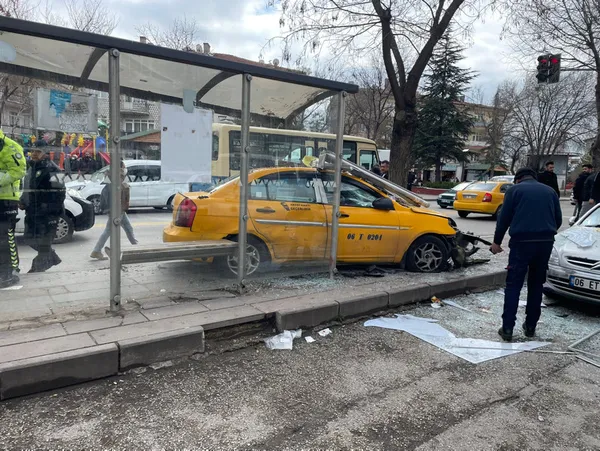 ankarada-taksi-otobus-duragina-daldi-yaralilar-var-1678794351360.jpg Ankara'da taksi otobüs durağına daldı! Yaralılar var - 1