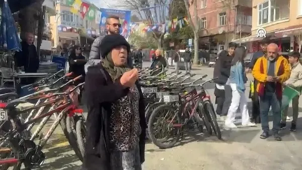1710610045630.jpeg DEM Parti İBB Başkan adayı Meral Danış Beştaş'a Heybeliada'da terör örgütü PKK tepkisi: Aklınız başınıza gelsin! Çatışma bitsin isteseydiniz dağdakileri methetmezdiniz... - 4