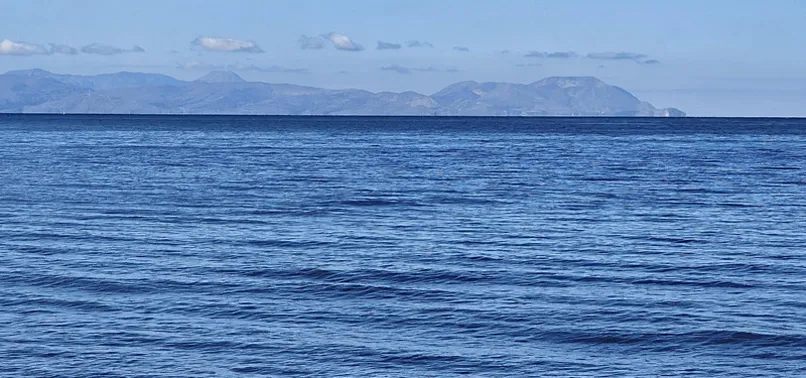 Çanakkale açıklarında kaçak göçmen botu battı! Arama kurtarma ekipleri bölgede! Çok sayıda ölü var...