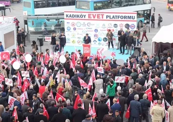 Binlerce Kadıköylü halk oylamasına “Evet” dedi