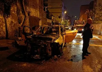 Fatih’te seyir halindeki taksi alev alev yandı
