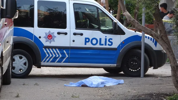 1650186775145.jpg Antalya'da yürek burkan olay! 2 yaşındaki kız çocuğu kamyonetin altında kaldı - 1