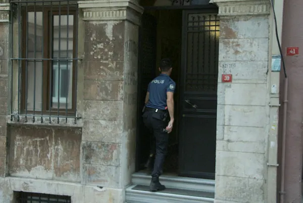 Son dakika: Beyoğlu'nda 2 İngiliz otelde ölü bulundu - 1