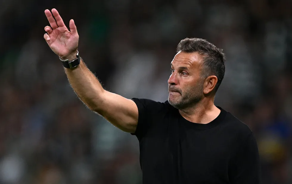 okan-buruk-galatasarayin-basinda-119-galibiyetini-alarak-tarihe-gecti-1789375697988.jpg Okan Buruk, Galatasaray'ın başında 119. galibiyetini alarak tarihe geçti! - 1