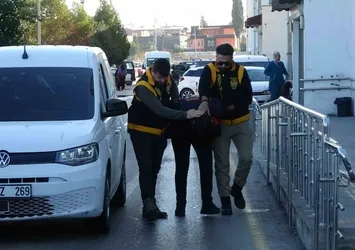 Adana'da yaya geçidindeki doktora bıçaklı saldırı