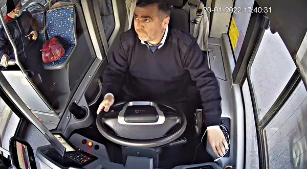 1642792702181.jpg Belediye otobüsünde zamanla yarış! Sakarya'da kalp krizi geçiren vatandaşı belediye otobüsü şoförü hastaneye yetiştirdi - 2