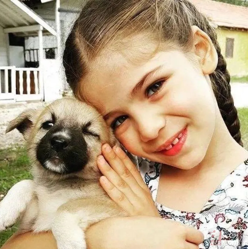 Elif dizisinin minik yıldızı İsabella Damla Güvenilir'in son haline bakın! Tam 10 yıl önce... 3