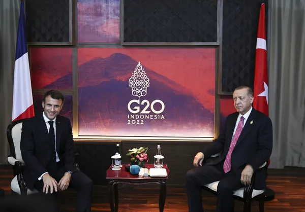 baskan-erdogan-macron-ile-gorusmesini-anlatti-herhangi-bir-sikintiya-firsat-vermeyelim-1668669897705.jpg Son dakika: Başkan Erdoğan Macron ile görüşmesini anlattı: Herhangi bir sıkıntıya fırsat vermeyelim - 1