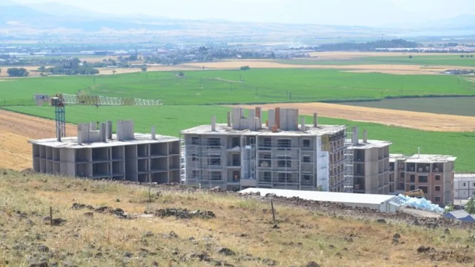 Kahramanmaraş yeniden ayağa kalkıyor! Depremzedeler; “Reis bizi unutmadı”, “Cumhurbaşkanımız bizi boynu bükük bırakmadı”