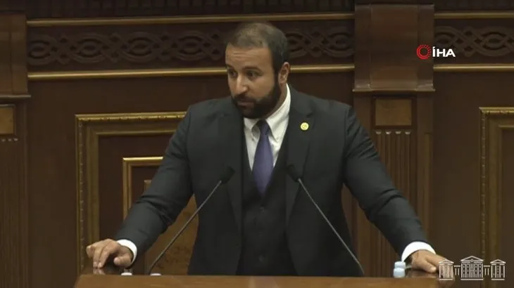Ermenistan’da parlamento karıştı! Kürsüdeki milletvekiline su şişesi fırlatıldı