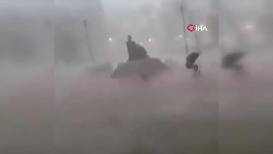 Fırtına vurdu! Texas’ta ceviz büyüklüğünde dolu yağdı