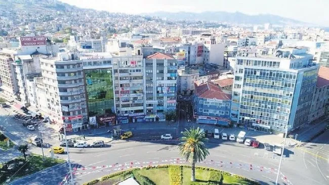 İzmir’de iki belediye çürük binada hizmet verdi - 2