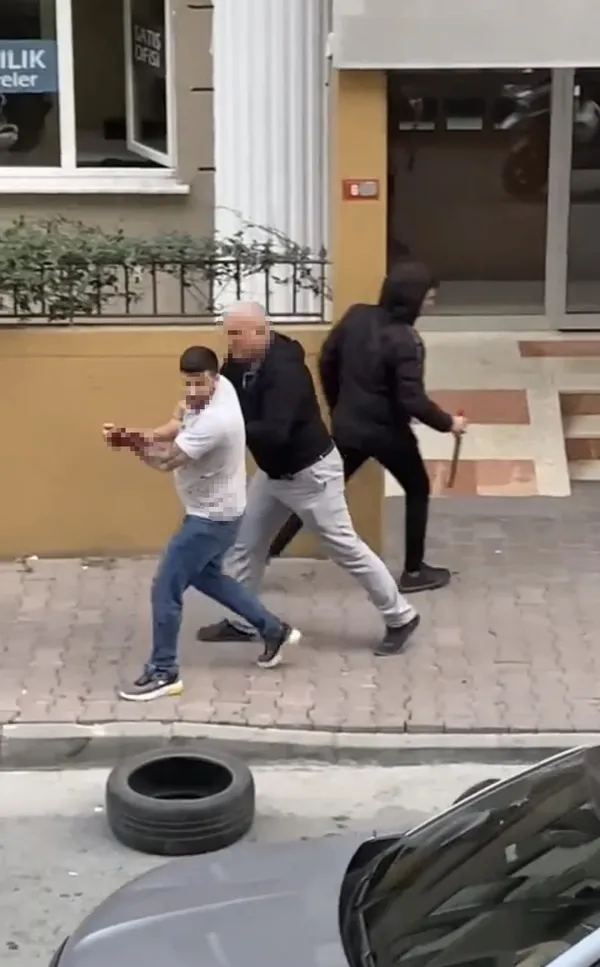 1698475792297.jpg İstanbul'da kiracı dehşeti! Emlakçıya satırla saldırdı - 2