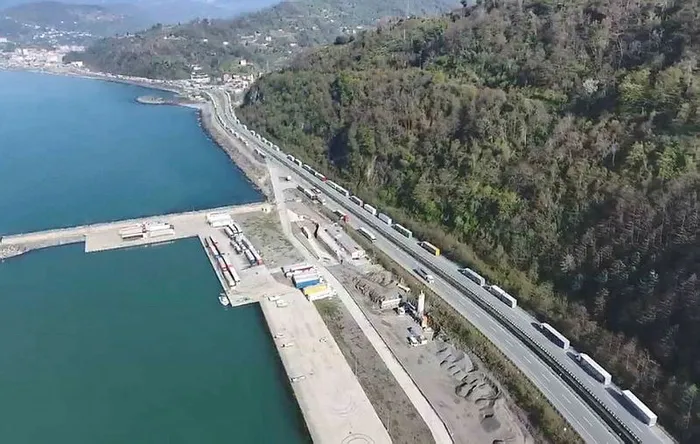 sarp-sinir-kapisinda-ihracat-yogunlugu-1649784030759.jpg Sarp Sınır Kapısı'nda ihracat yoğunluğu - 2