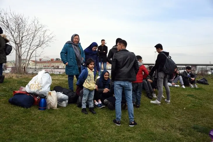 Kalleş saldırı sonrası Türkiye kapıları açtı! Edirne’de göçmenler Yunanistan sınırına yürüyor