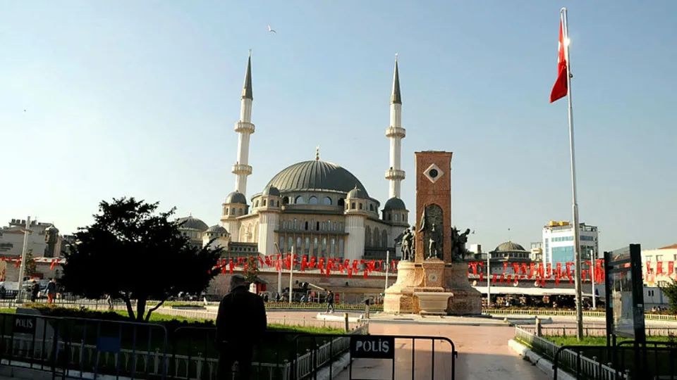 Son dakika | Yapımı 4 yıl süren Taksim Camii yarın açılıyor! Saatler kaldı