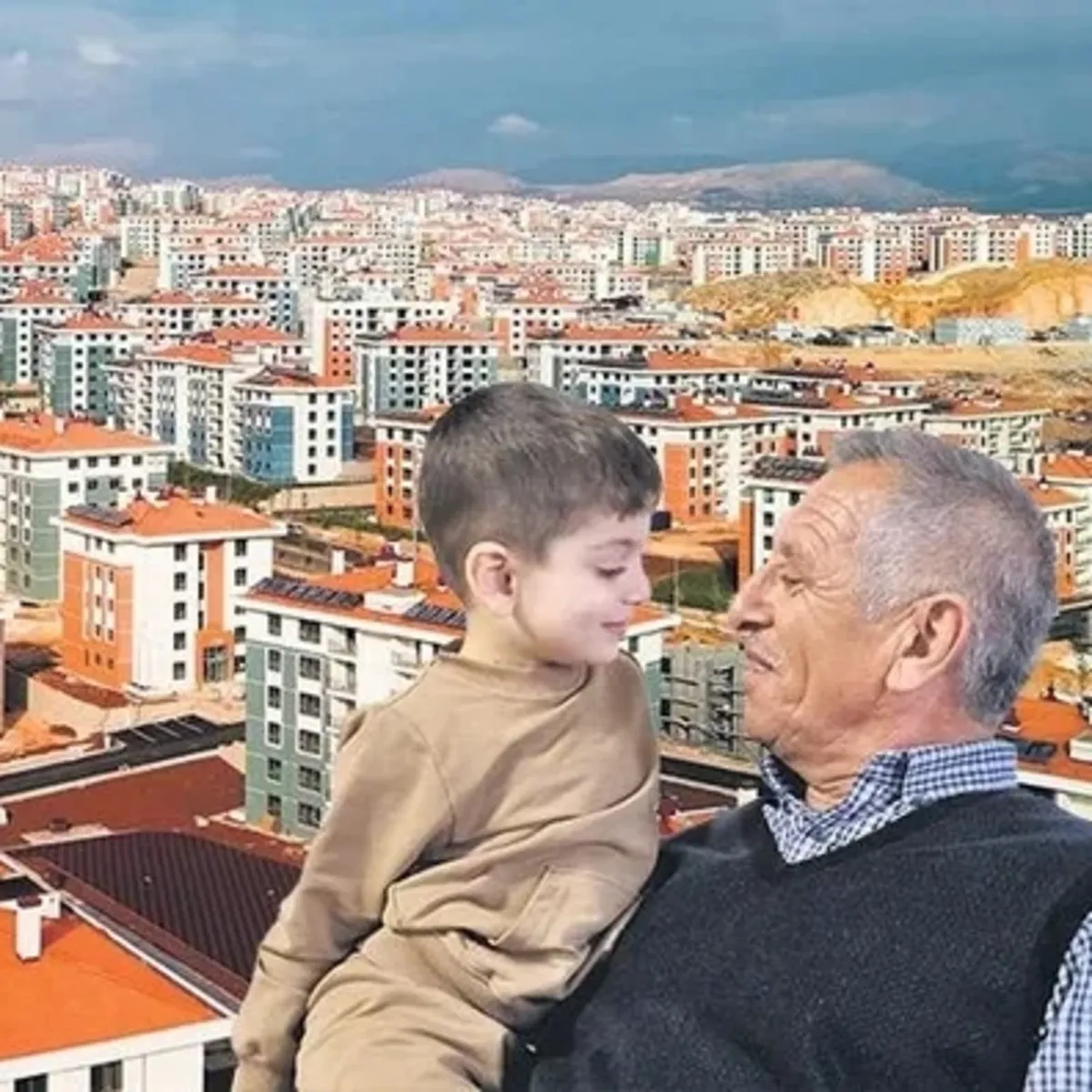 Asrın felaketinden asrın inşasına! Depremzede Abdullah Çelik'ten mesaj: Devlet babalık yaptı