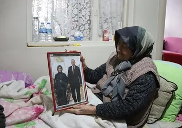 Her şey rüya ile başladı! 92 yaşındaki Latife teyze Başkan Erdoğan sevgisini manilere döktü