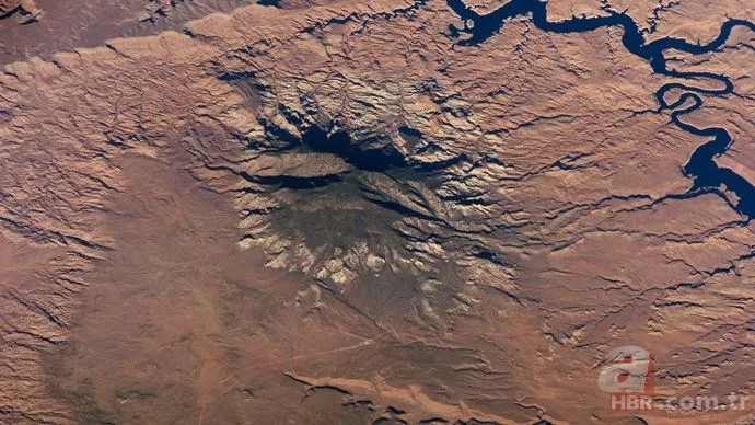 NASA Raikoke volkan patlamasını uzaydan görüntüledi 15