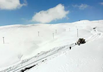 4 ilde 362 yerleşimin yolu kardan kapandı