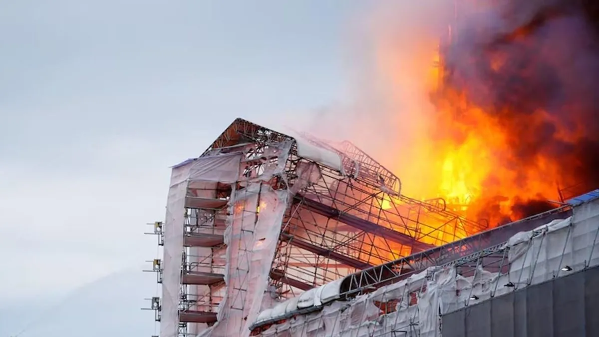 Danimarka'da 17 yüzyıldan kalma tarihi borsa binasında yangın çıktı