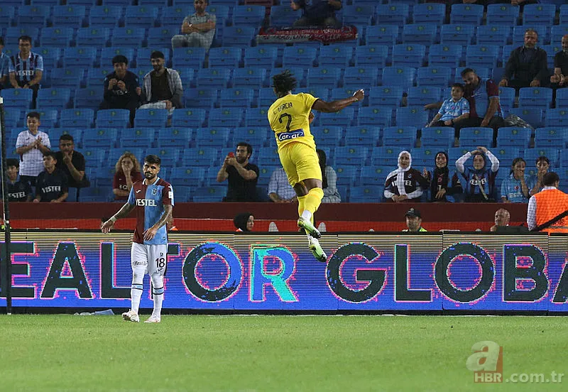Trabzonspor- AEK maçında Benkovic sakatlandı! Kanlar içinde kaldı… | İşte o anlar... 1