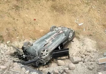 Sinop'ta otomobil şarampole düştü: 2 yaralı