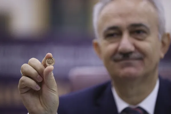 Vatandaşın ısrarlı talebi Darphane'yi harekete geçirdi! 104 yıl sonra Reşat altın basıldı - 3