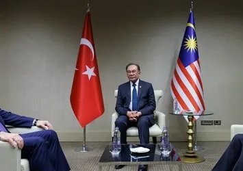 Dışişleri Bakanı Fidan Malezya Başbakanı ile görüştü!