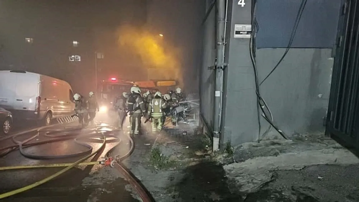 5 katlı bina alevlere teslim oldu!