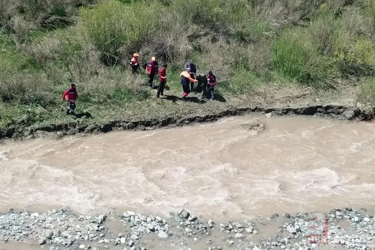 Babaya gösterdiler, yıkıldı! O anlar ortaya çıktı.