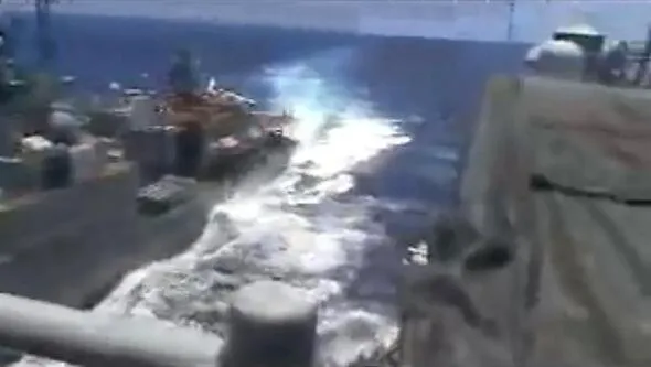 ABD ve Rus savaş gemilerinden korkutan karşılaşma!
