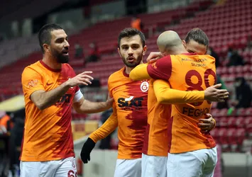 Aslan Göztepe'yi üç golle geçti