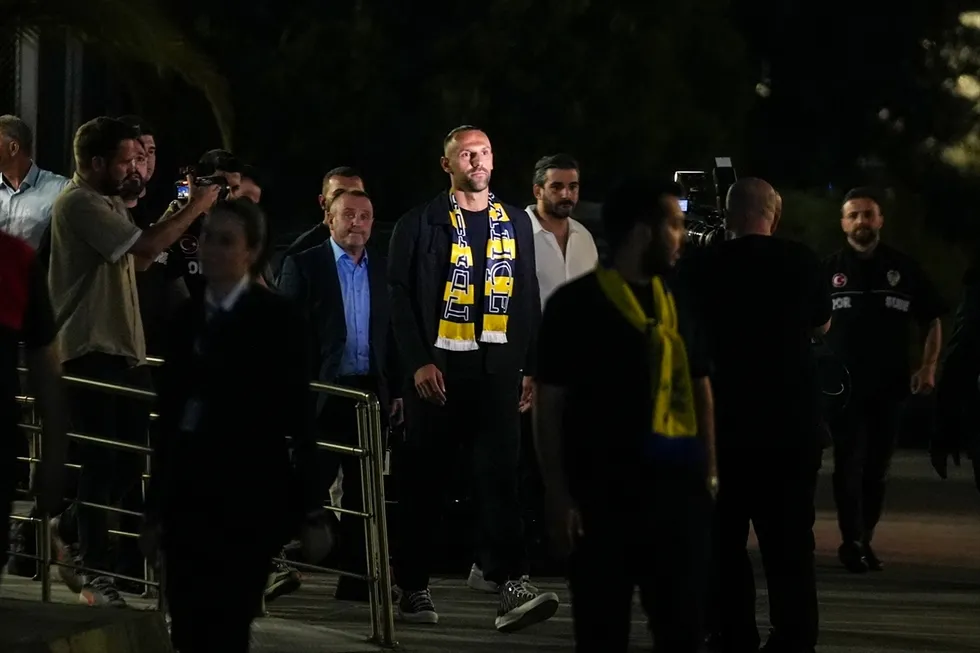 Yuvasına döndü! Vedat Muriqi İstanbul'a geldi - 1