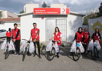 Türk Kızılay’ı milletin yanında! Batman'da pedallar her gün 600 aileye sıcak yemek ulaştırmak için çevriliyor