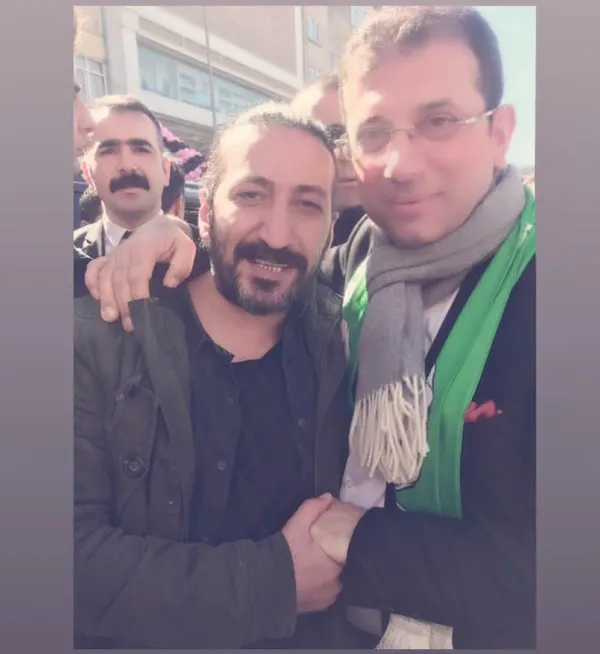 1608265085961.jpg CHP'ye şarkı yapan Anadolu rock şarkıcısı Ali Ata'dan yeni şarkı "İstanbul'a yazık ettik" - 2